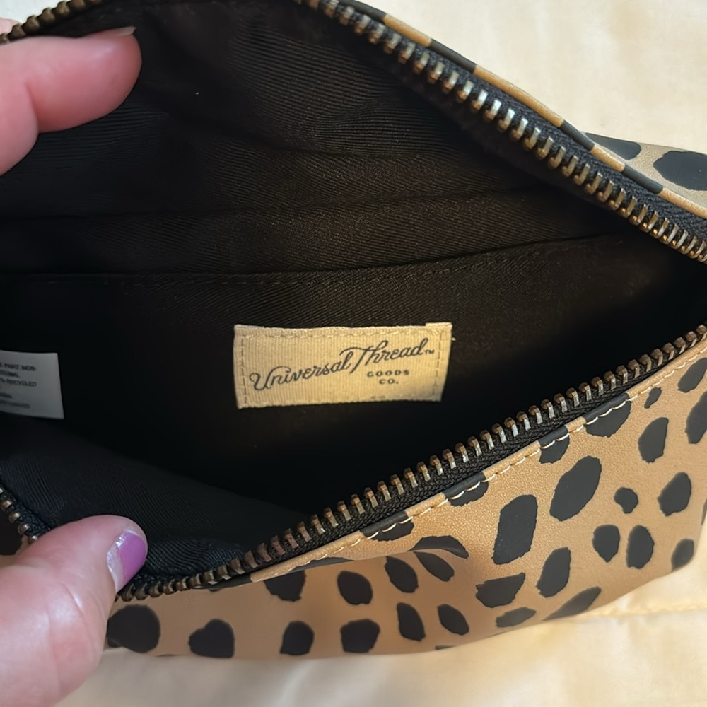 Universal Threads bag from Target - Picture 6 of 7